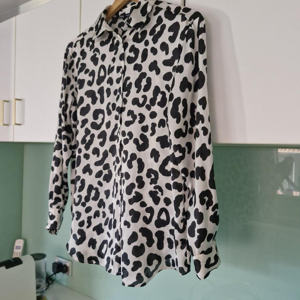 Zara black & white leopard print shirt S