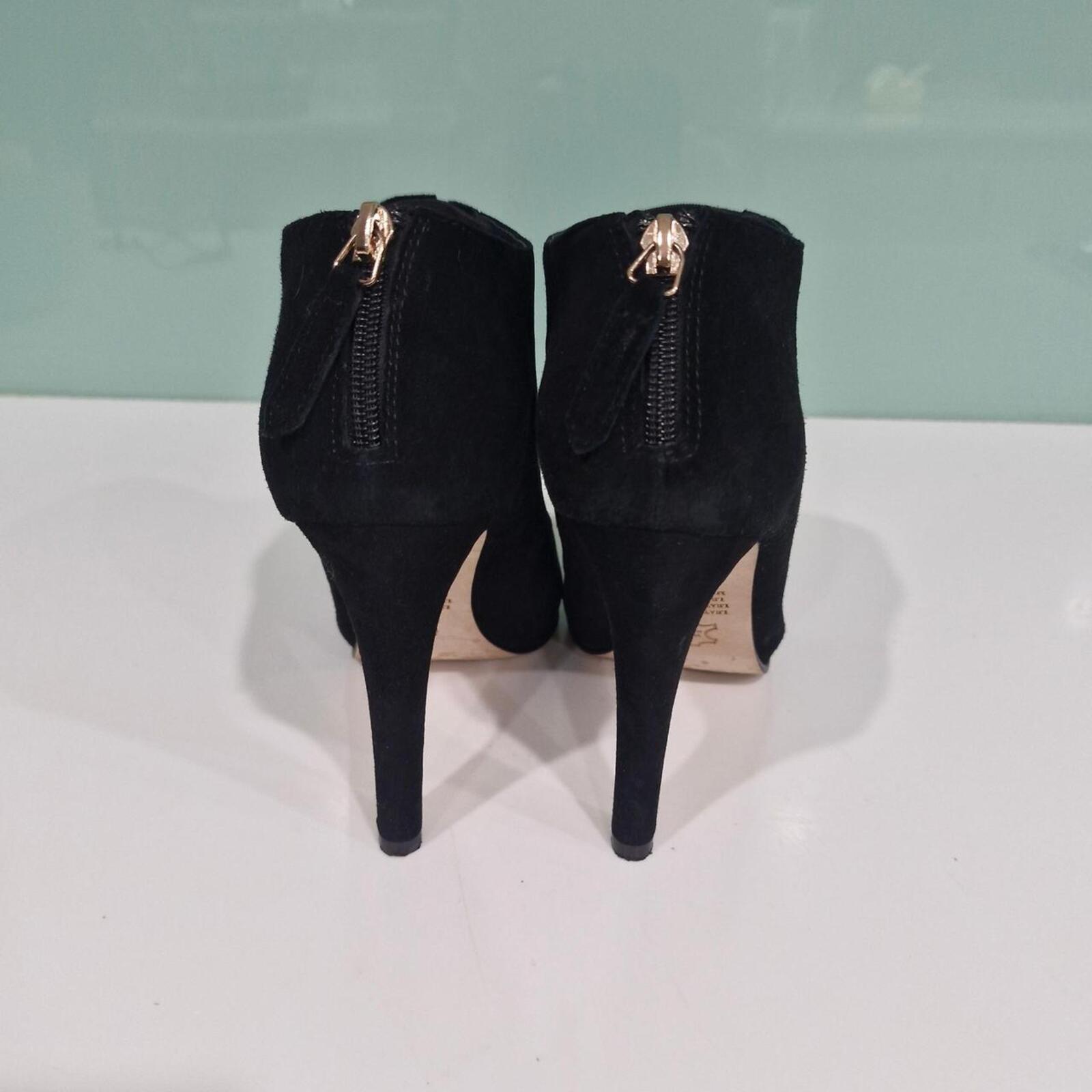 Robert Robert Ruffle Booties 8