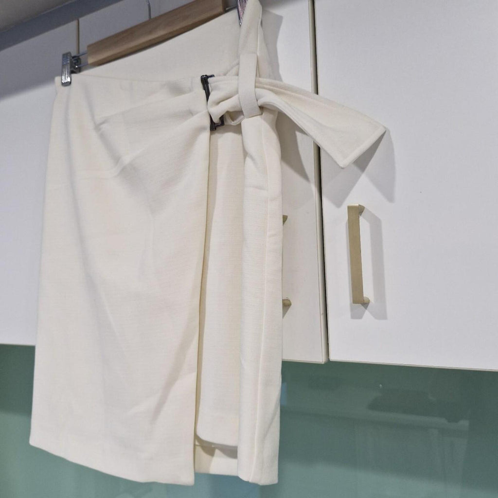 Forcast White midi wrap skirt with a touch of elegance 8