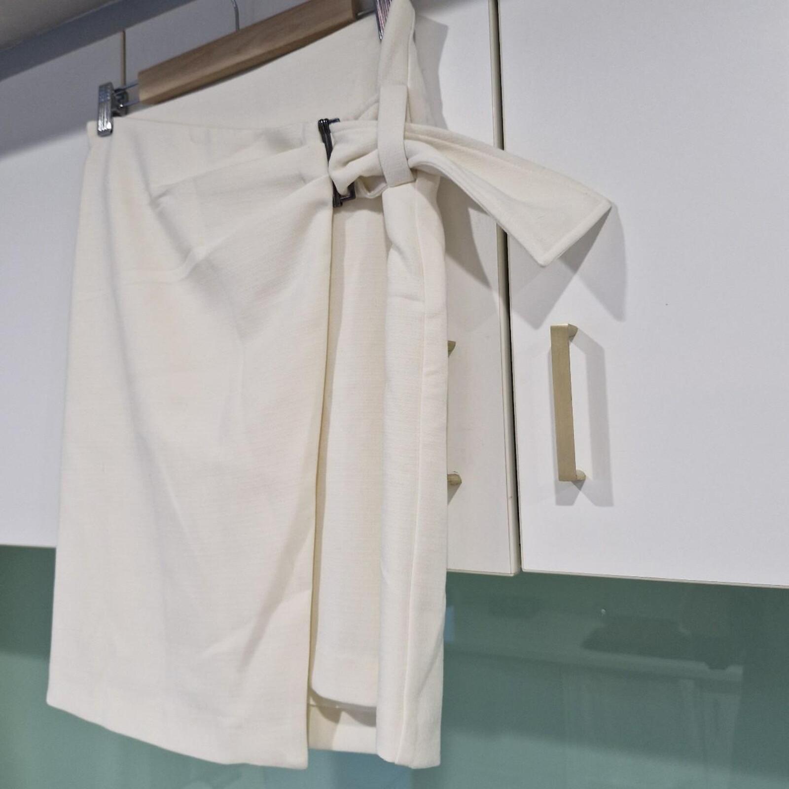 Forcast White midi wrap skirt with a touch of elegance 8