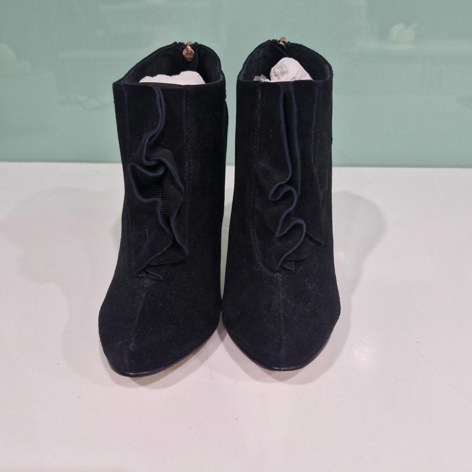 Robert Robert Ruffle Booties 8