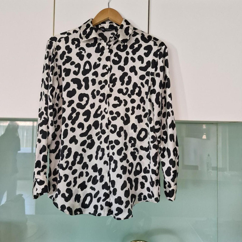 Zara black & white leopard print shirt S