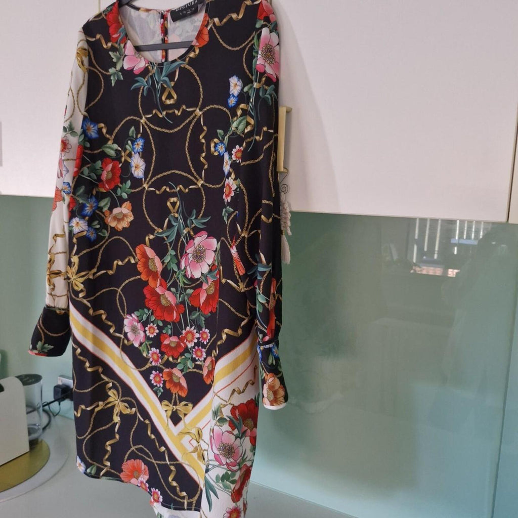Decjuba Multi-coloured floral dress with long sleeves 12
