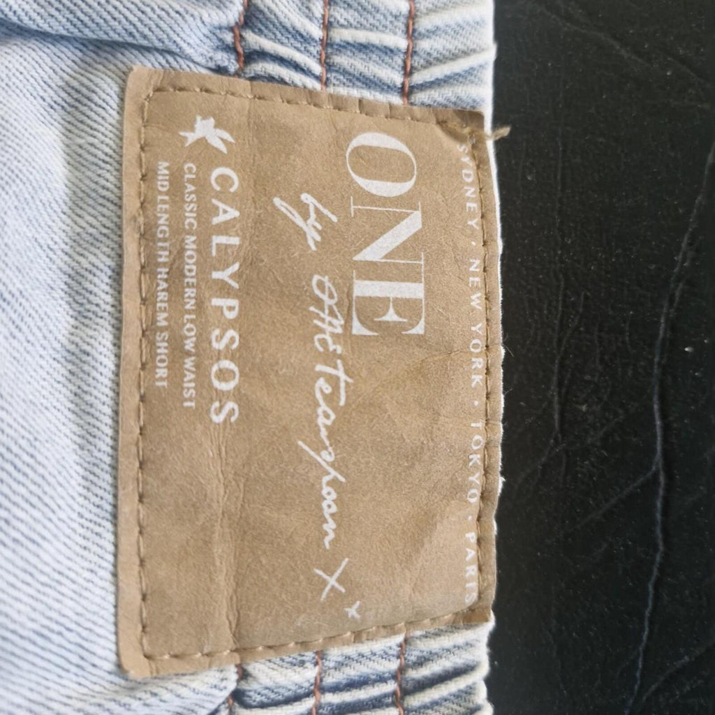 One Teaspoon Calypsos Shorts XXS (8-10)
