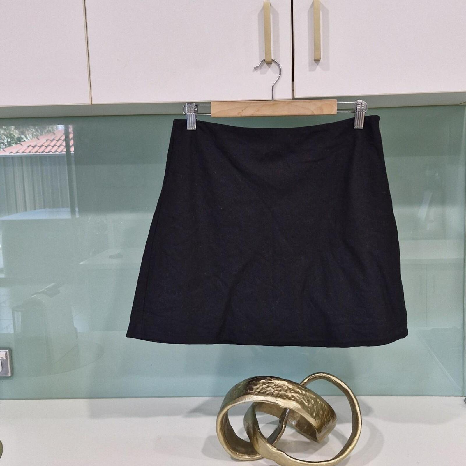 Subtitled Linen Skirt