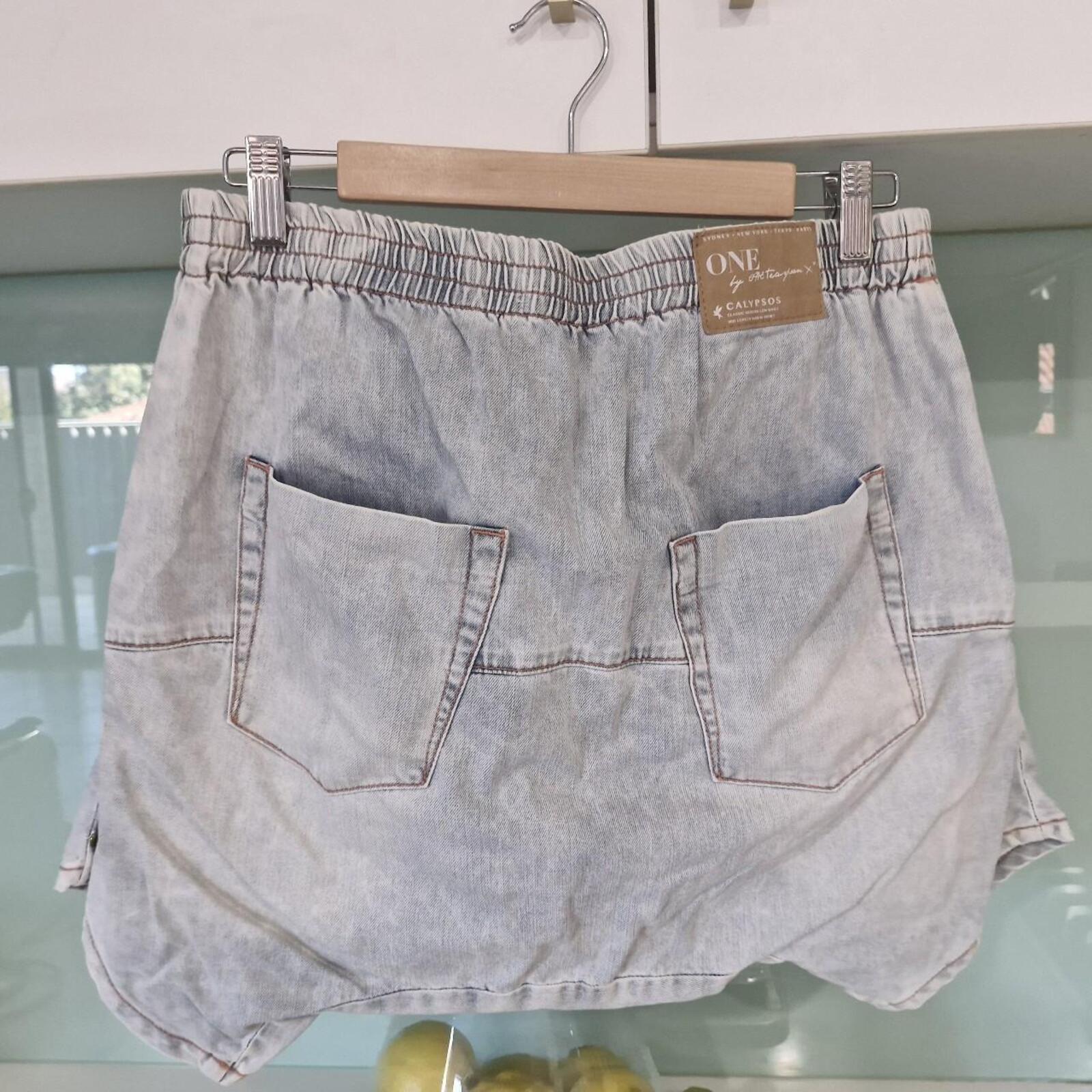One Teaspoon Calypsos Shorts XXS (8-10)