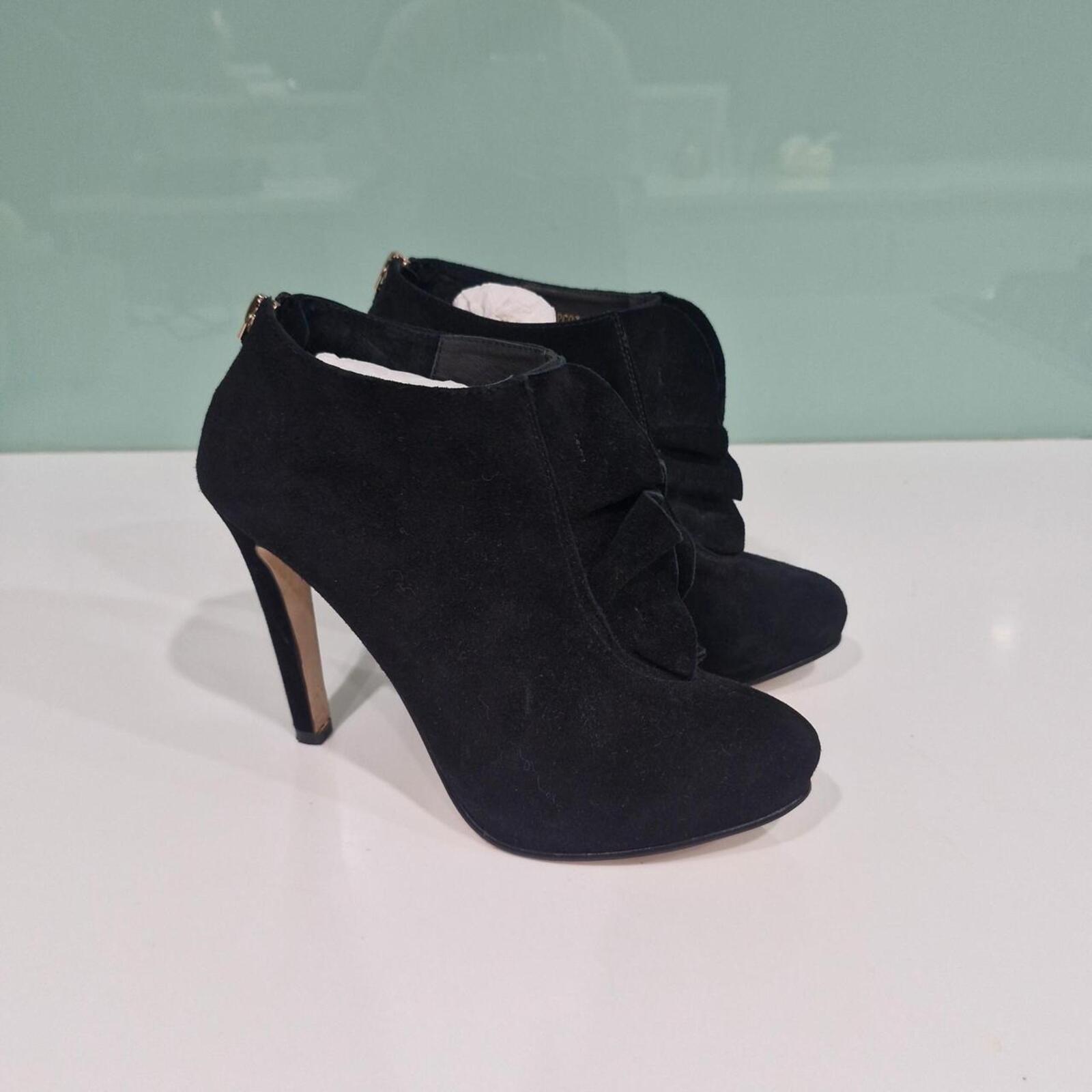 Robert Robert Ruffle Booties 8