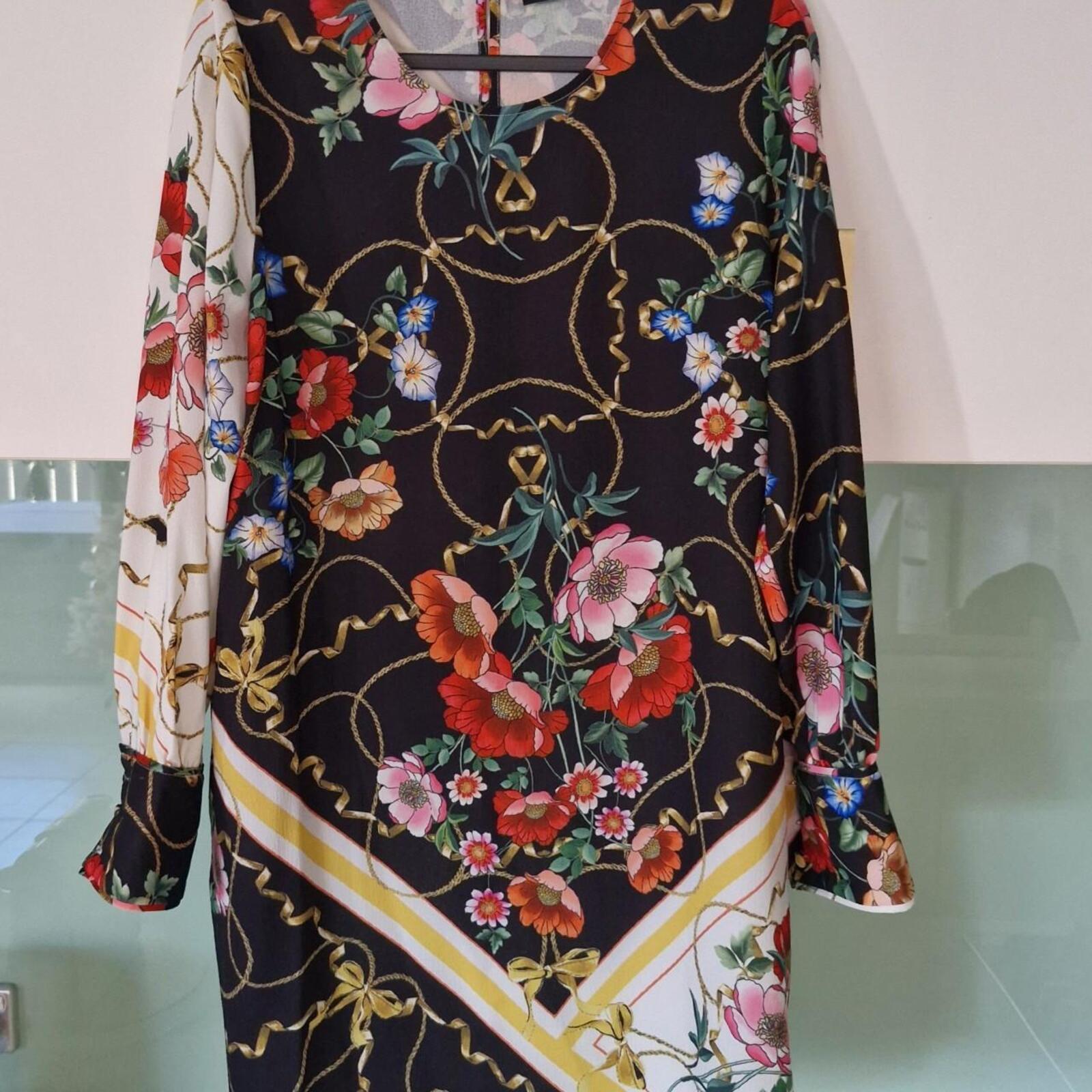 Decjuba Multi-coloured floral dress with long sleeves 12